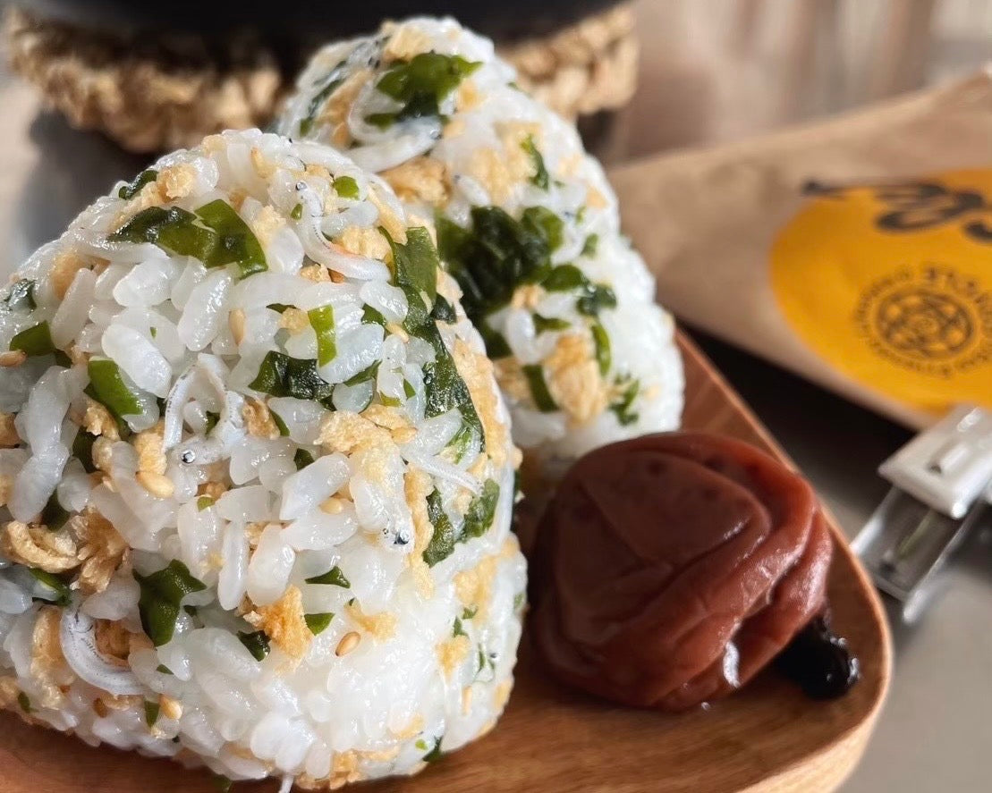 【大人気!大豆フレークレシピ】しらすとわかめのおにぎり